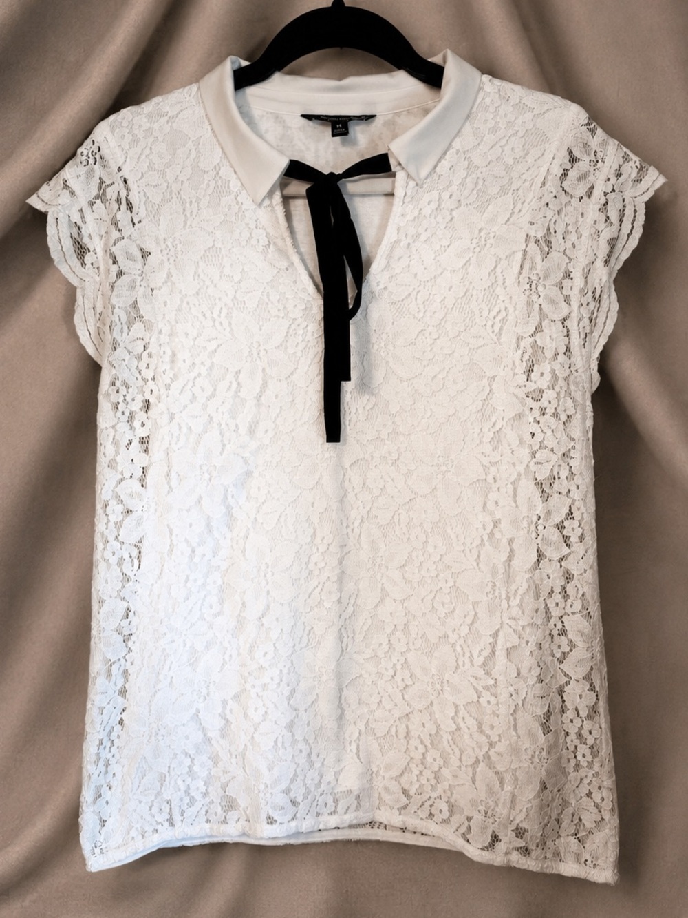 Banana Republic White Floral Lace Blouse with Black Tie Neck Blouse Top M Lined